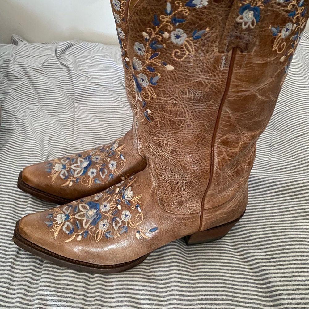 Shyanne Embroidered Brown Western Boots